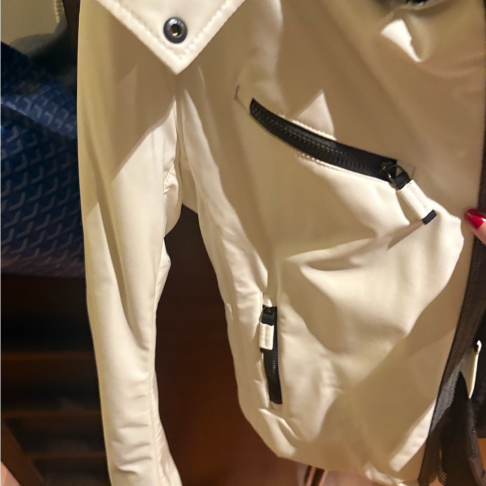NWT stunning white ski jacket never worn very chic - Picture 15 of 15